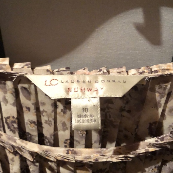 Sleeveless Maxi with Belt - Picture 3 of 4